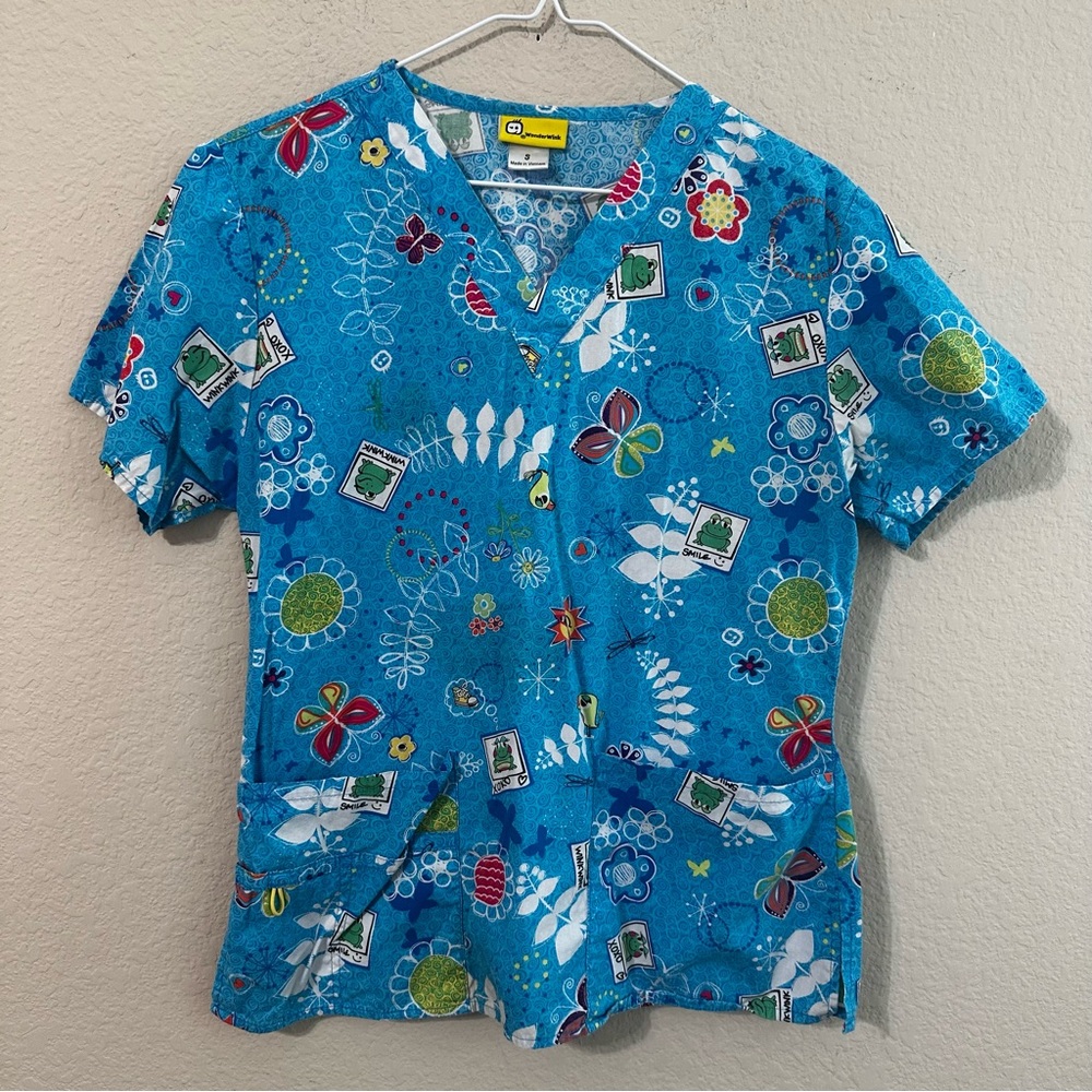 Frogs Themed Scrubs Shirt Front Pockets Short Sleeves V-Neck Butterfly Flowers